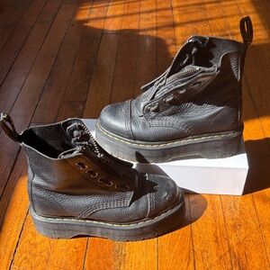 DR. MARTENS BLACK SINCLAIR MILLED NAPPA LEATHER PLATFORM BOOTS SIZE 6